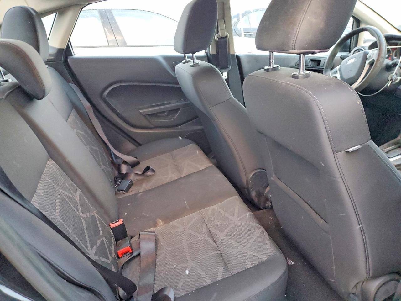 2011 FORD FIESTA SE photo 10