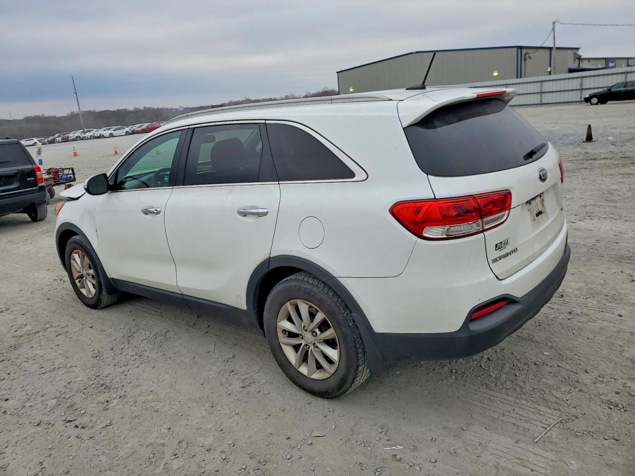 2017 KIA SORENTO LX photo 2