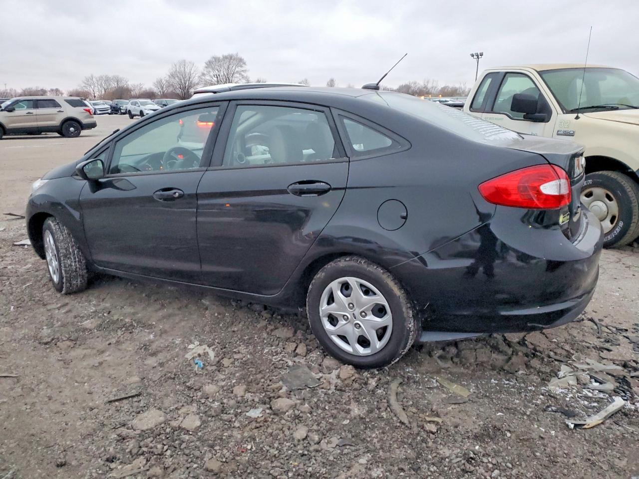 2012 FORD FIESTA S photo 2