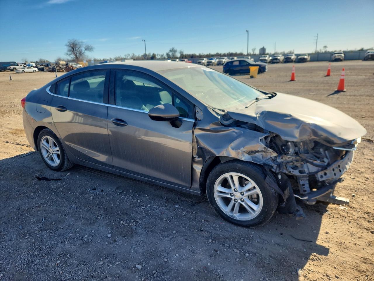 2017 CHEVROLET CRUZE LT photo 4