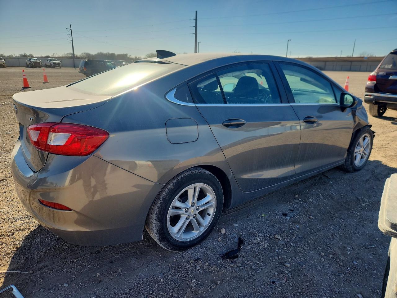 2017 CHEVROLET CRUZE LT photo 3