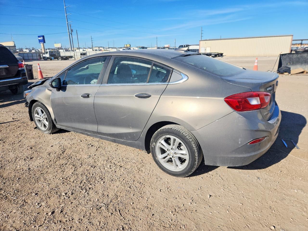 2017 CHEVROLET CRUZE LT photo 2
