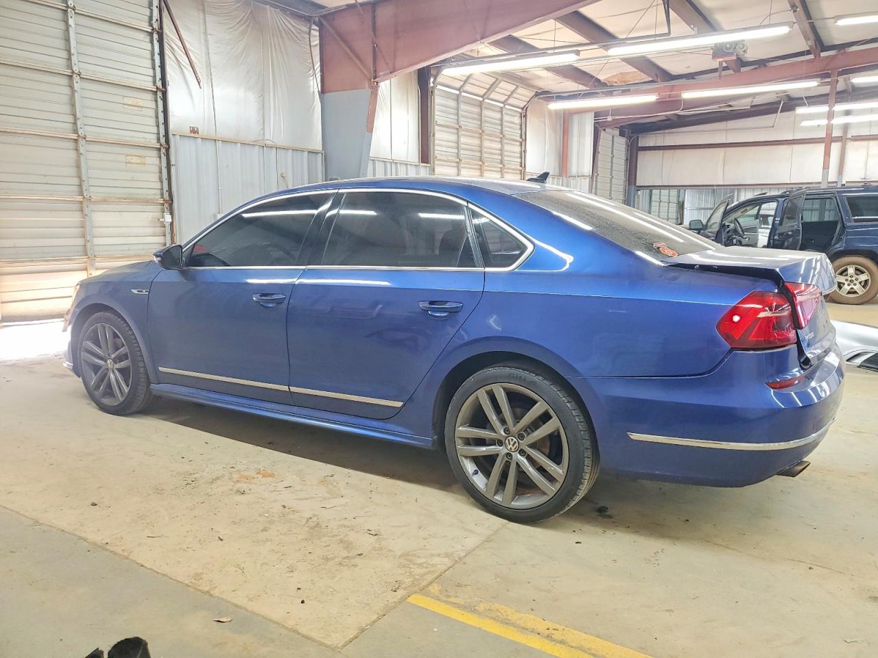 2017 VOLKSWAGEN PASSAT R-LINE photo 2