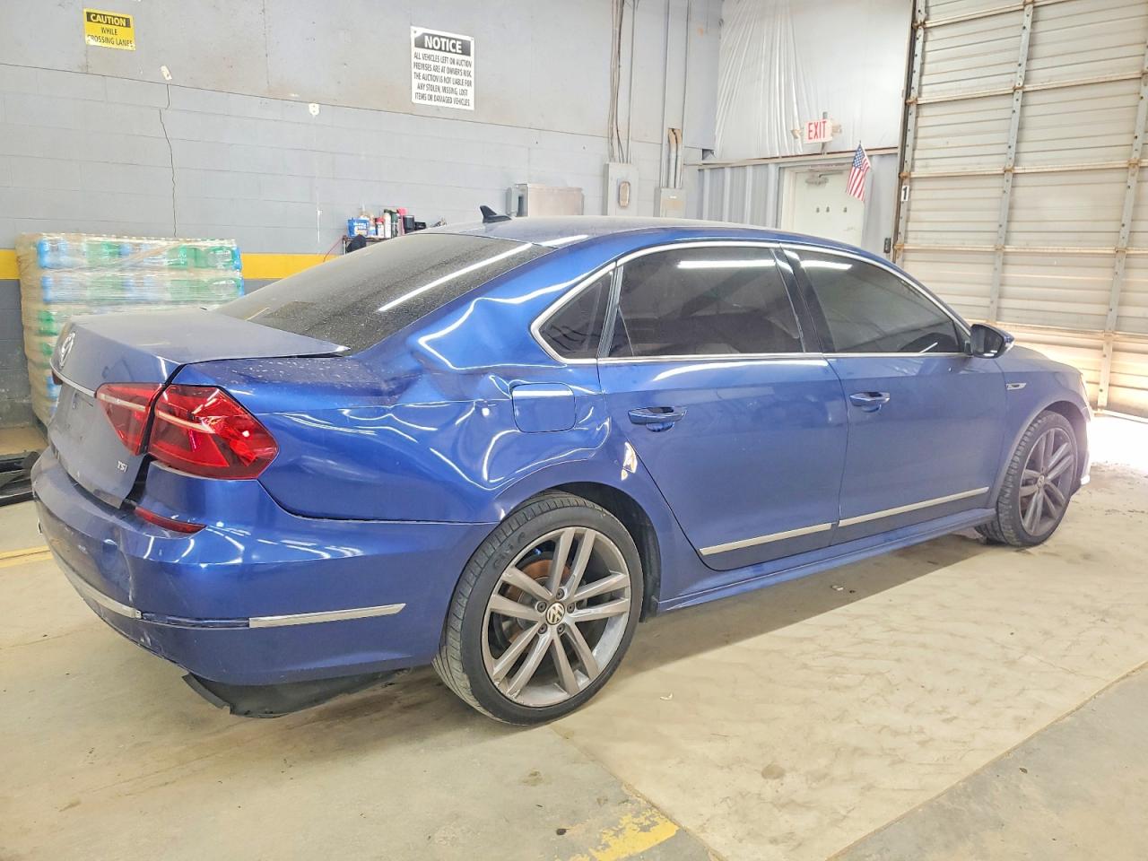 2017 VOLKSWAGEN PASSAT R-LINE photo 3