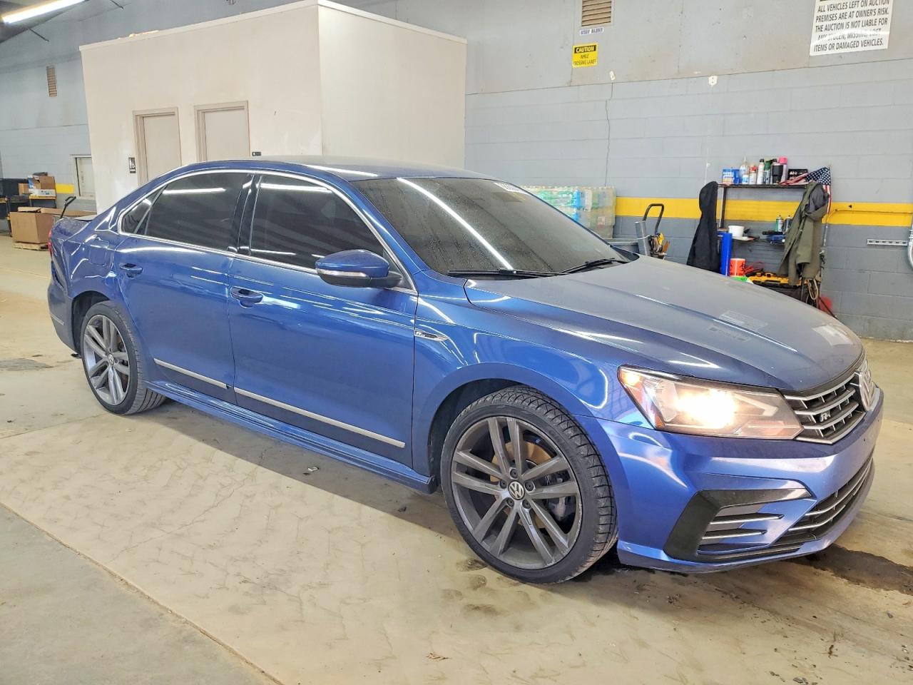 2017 VOLKSWAGEN PASSAT R-LINE photo 4
