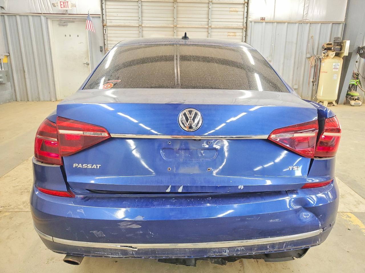 2017 VOLKSWAGEN PASSAT R-LINE photo 6