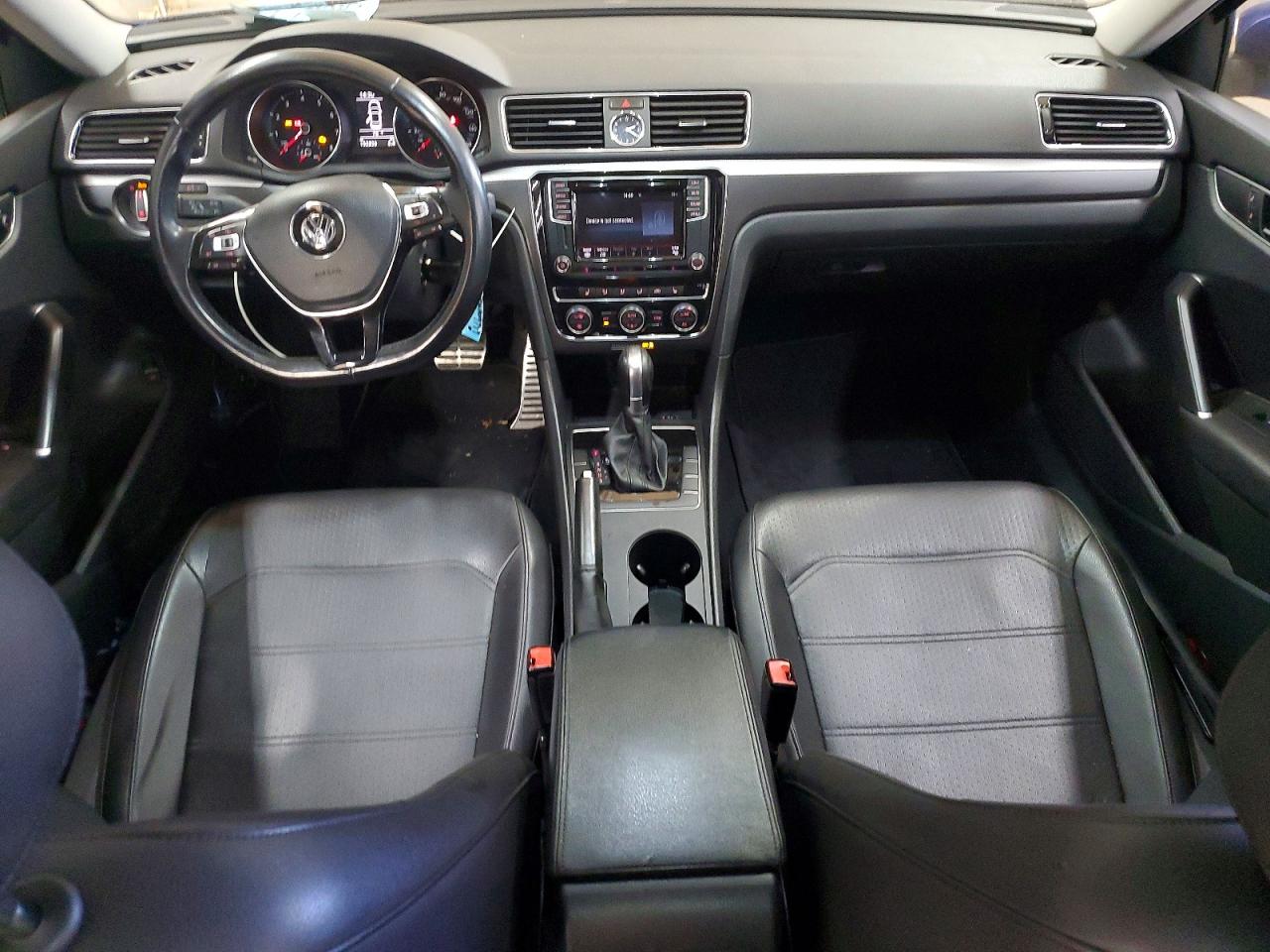 2017 VOLKSWAGEN PASSAT R-LINE photo 8