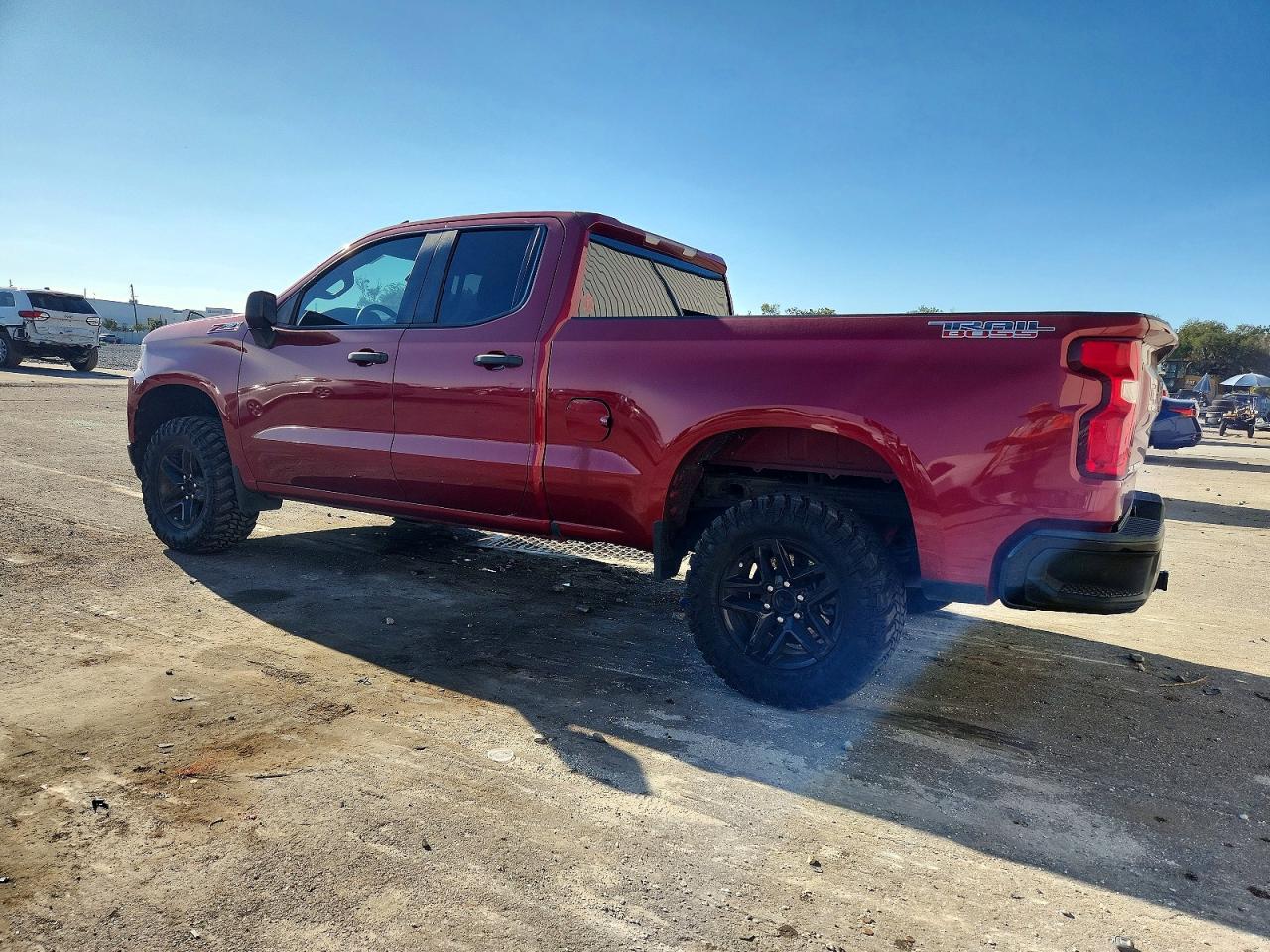 2019 CHEVROLET SILVERADO K1500 TRAIL BOSS CUSTOM photo 2