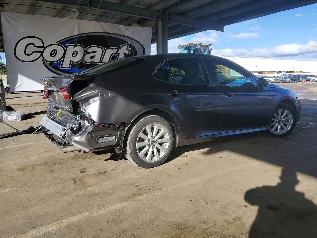 2019 TOYOTA CAMRY L photo 3