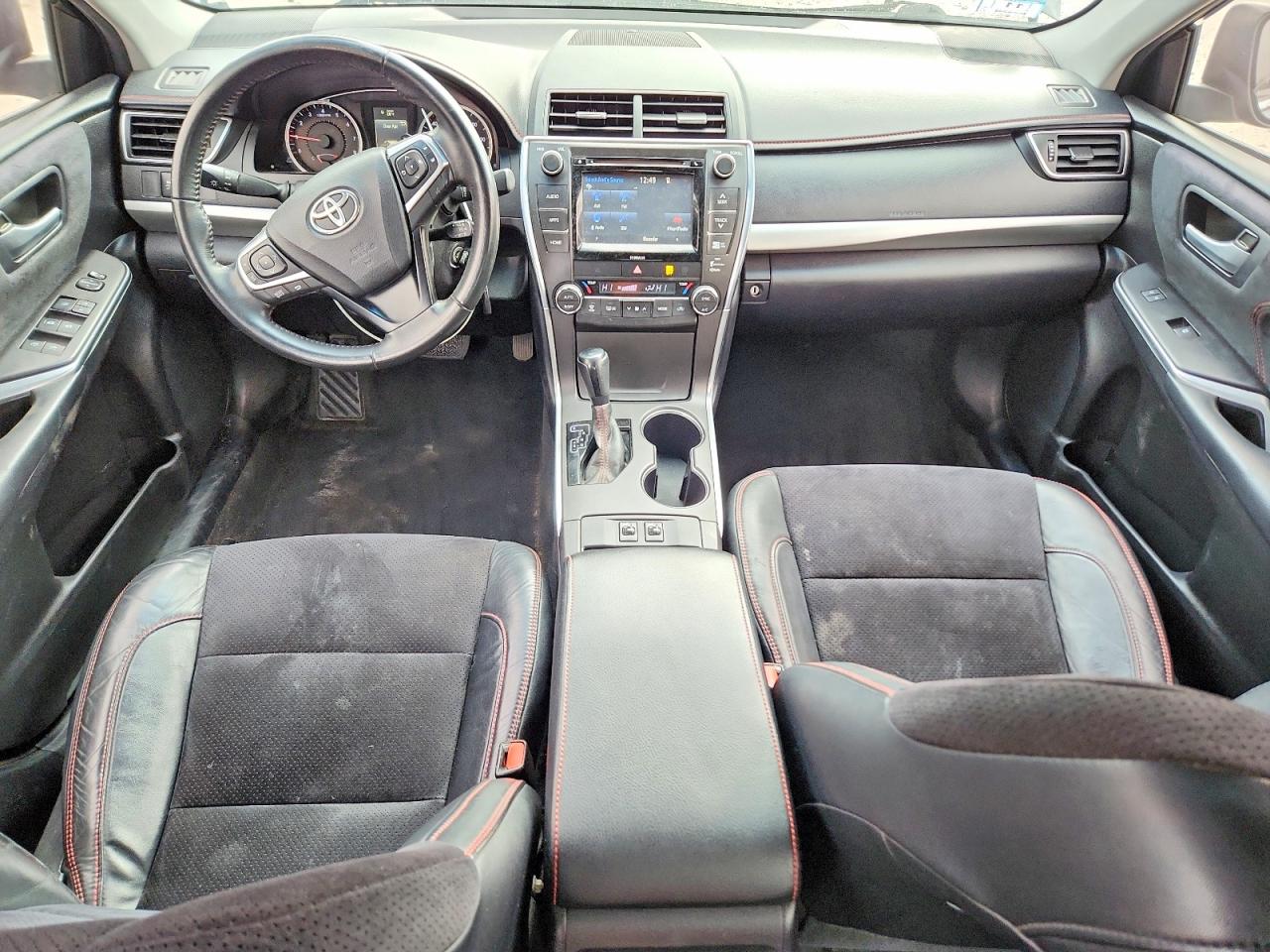 2016 TOYOTA CAMRY LE photo 8