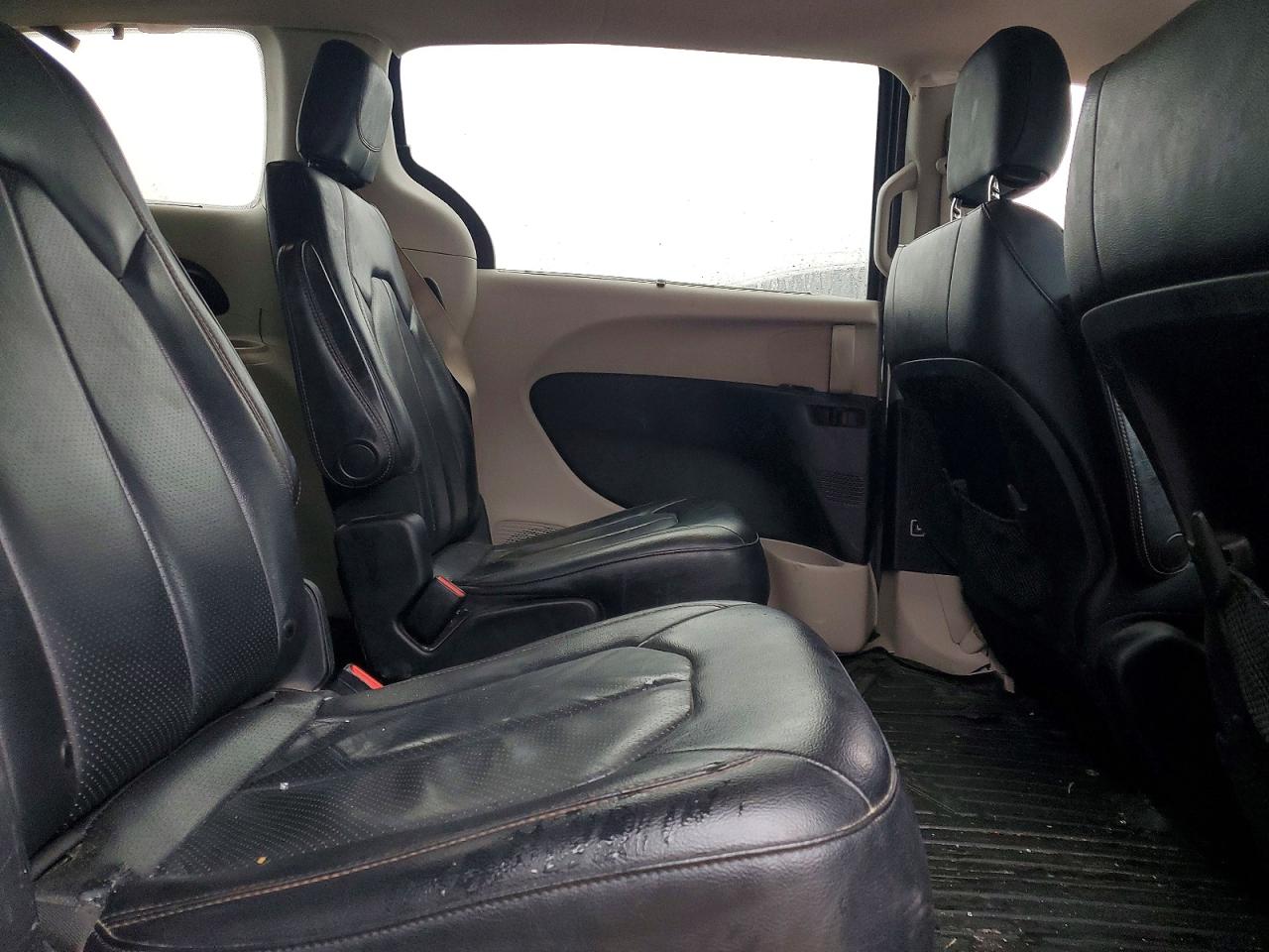 2019 CHRYSLER PACIFICA TOURING L photo 11