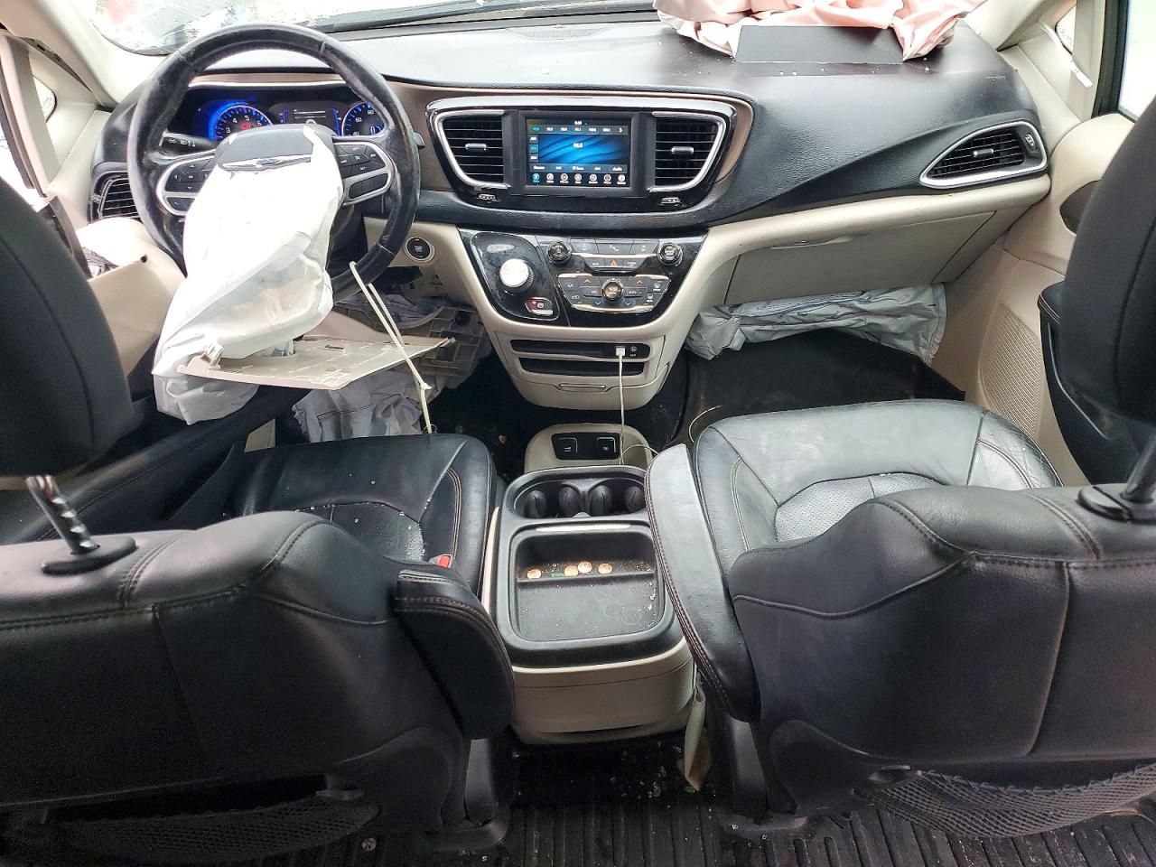 2019 CHRYSLER PACIFICA TOURING L photo 8