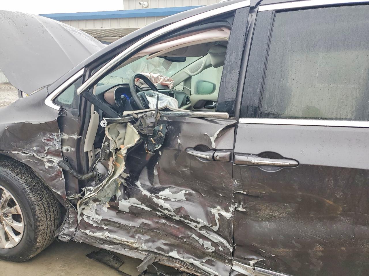 2019 CHRYSLER PACIFICA TOURING L photo 7