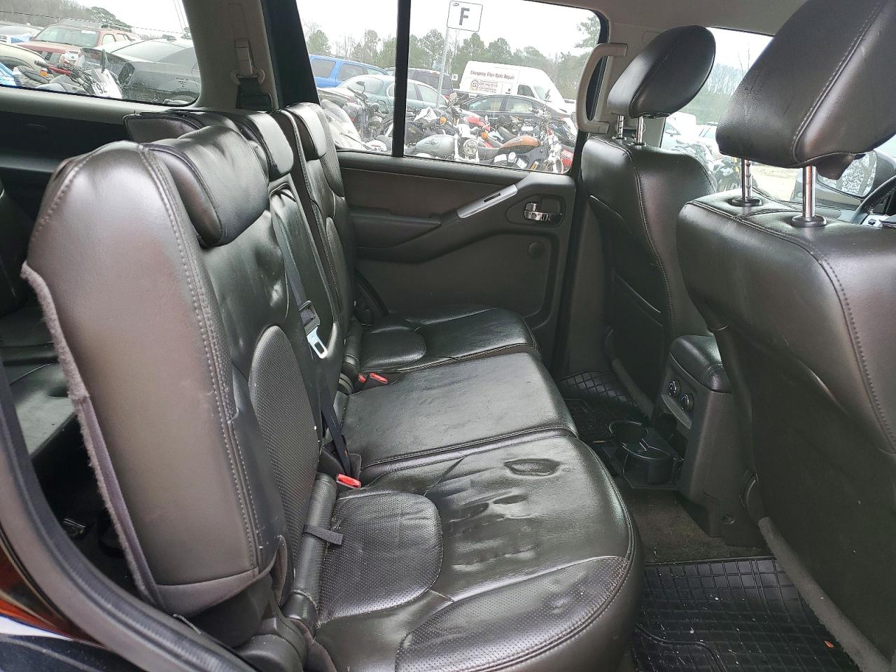 2011 NISSAN PATHFINDER S photo 11