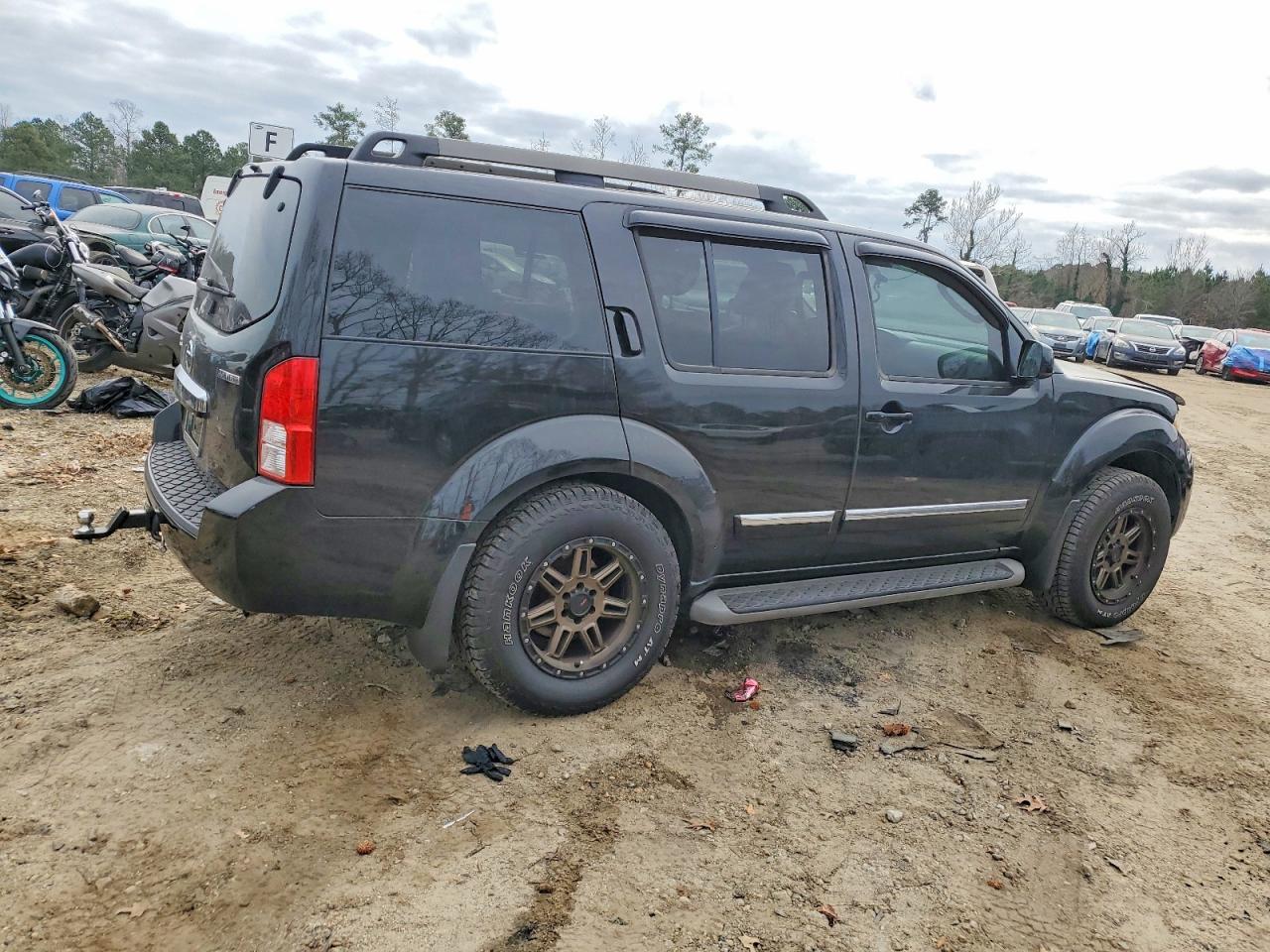 2011 NISSAN PATHFINDER S photo 3