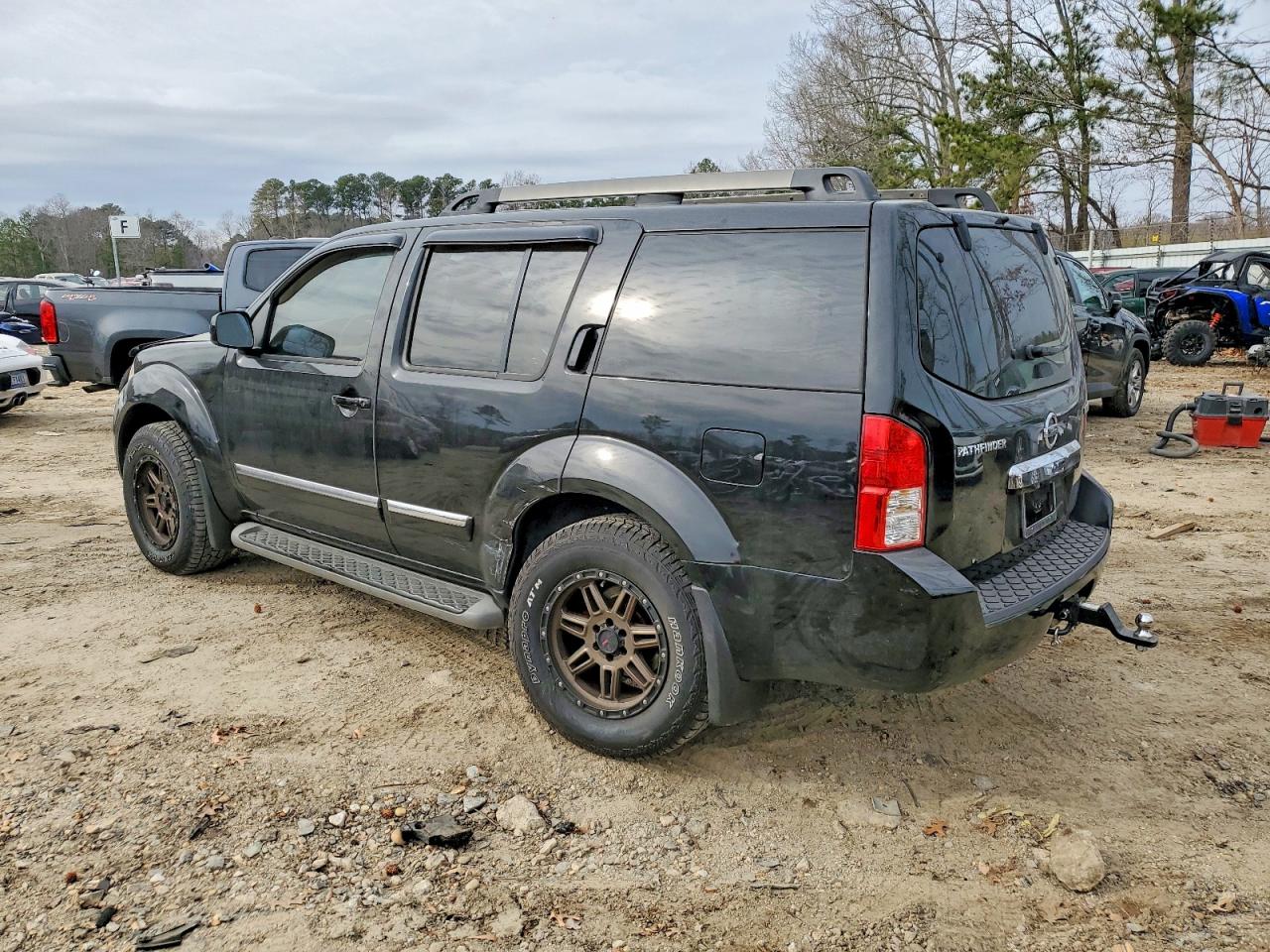 2011 NISSAN PATHFINDER S photo 2