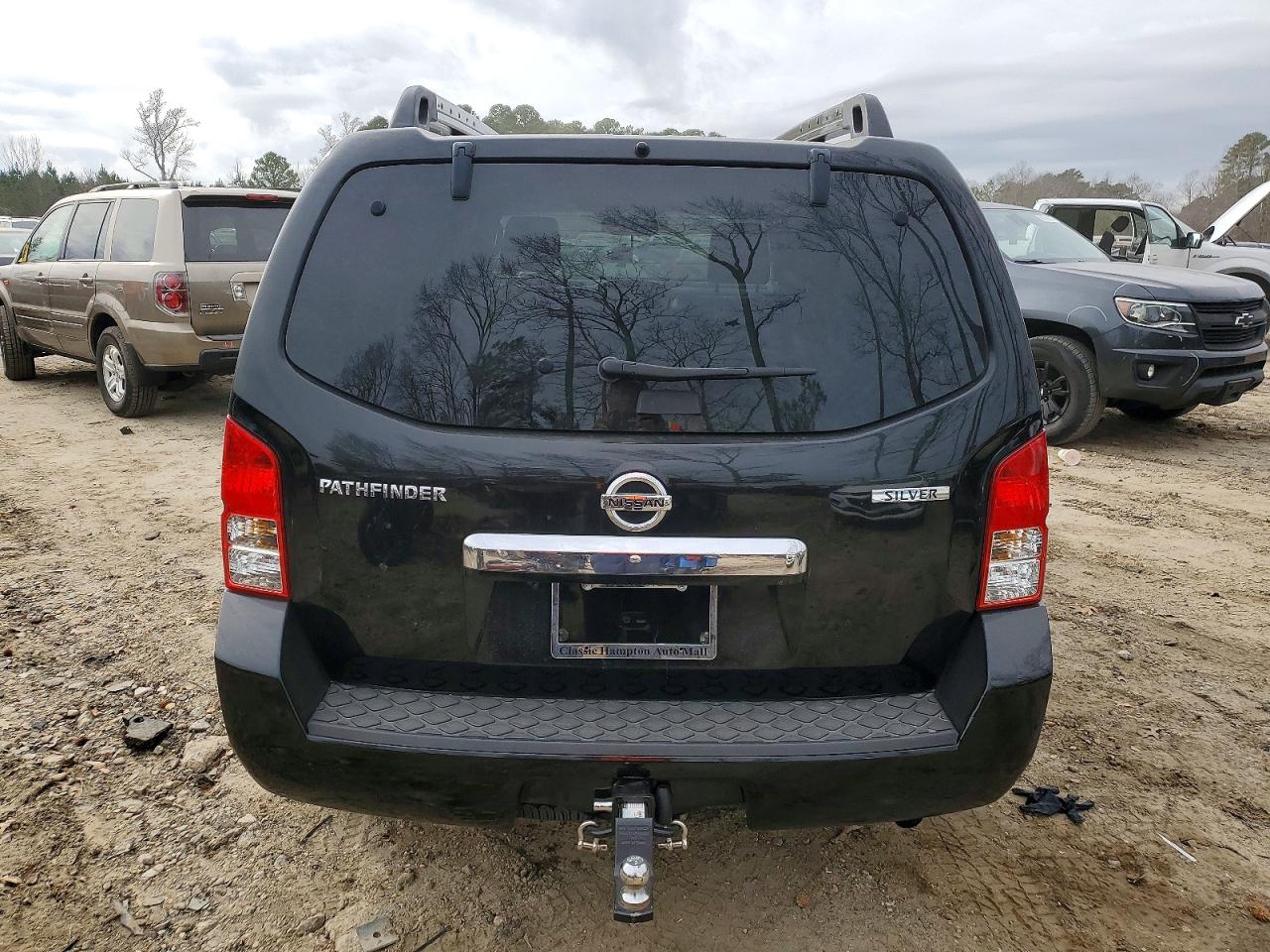 2011 NISSAN PATHFINDER S photo 6