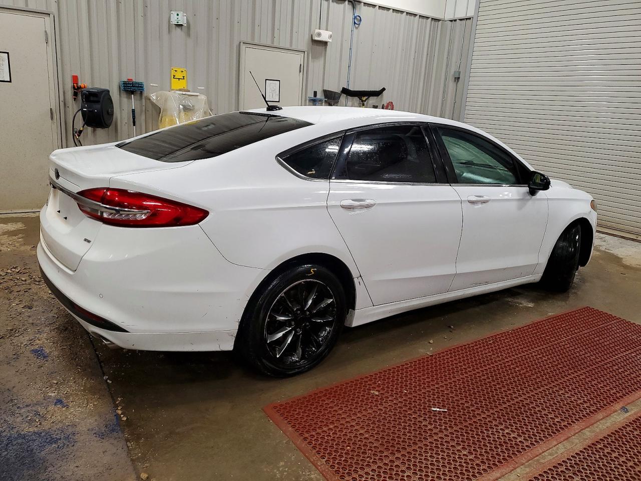 2017 FORD FUSION SE photo 3