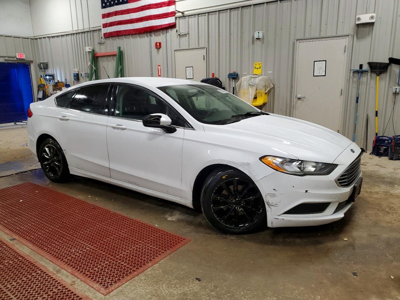 2017 FORD FUSION SE photo 4