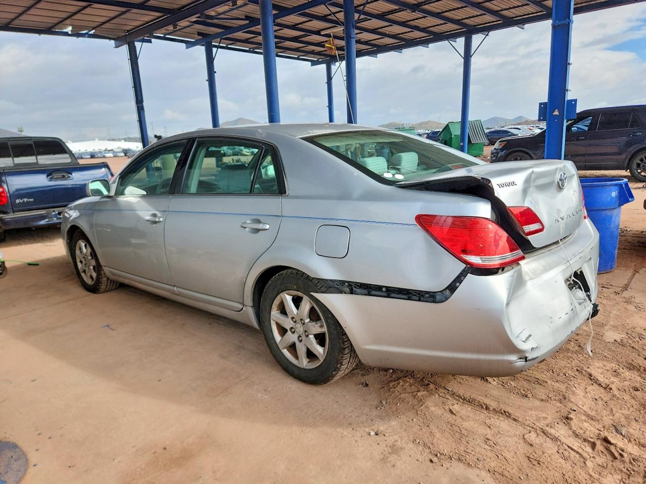 2005 TOYOTA AVALON XL photo 2