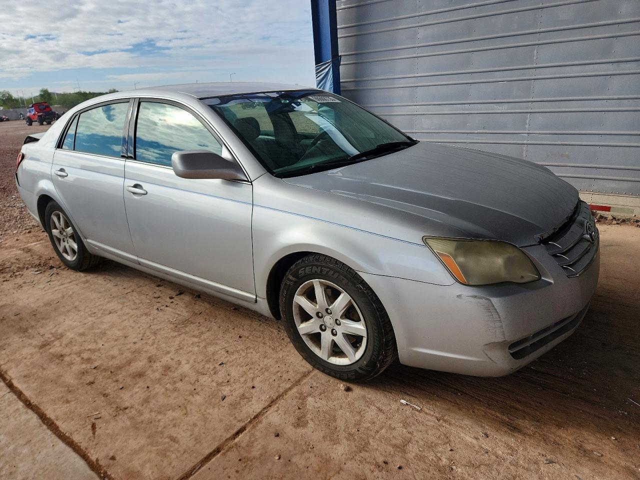 2005 TOYOTA AVALON XL photo 4