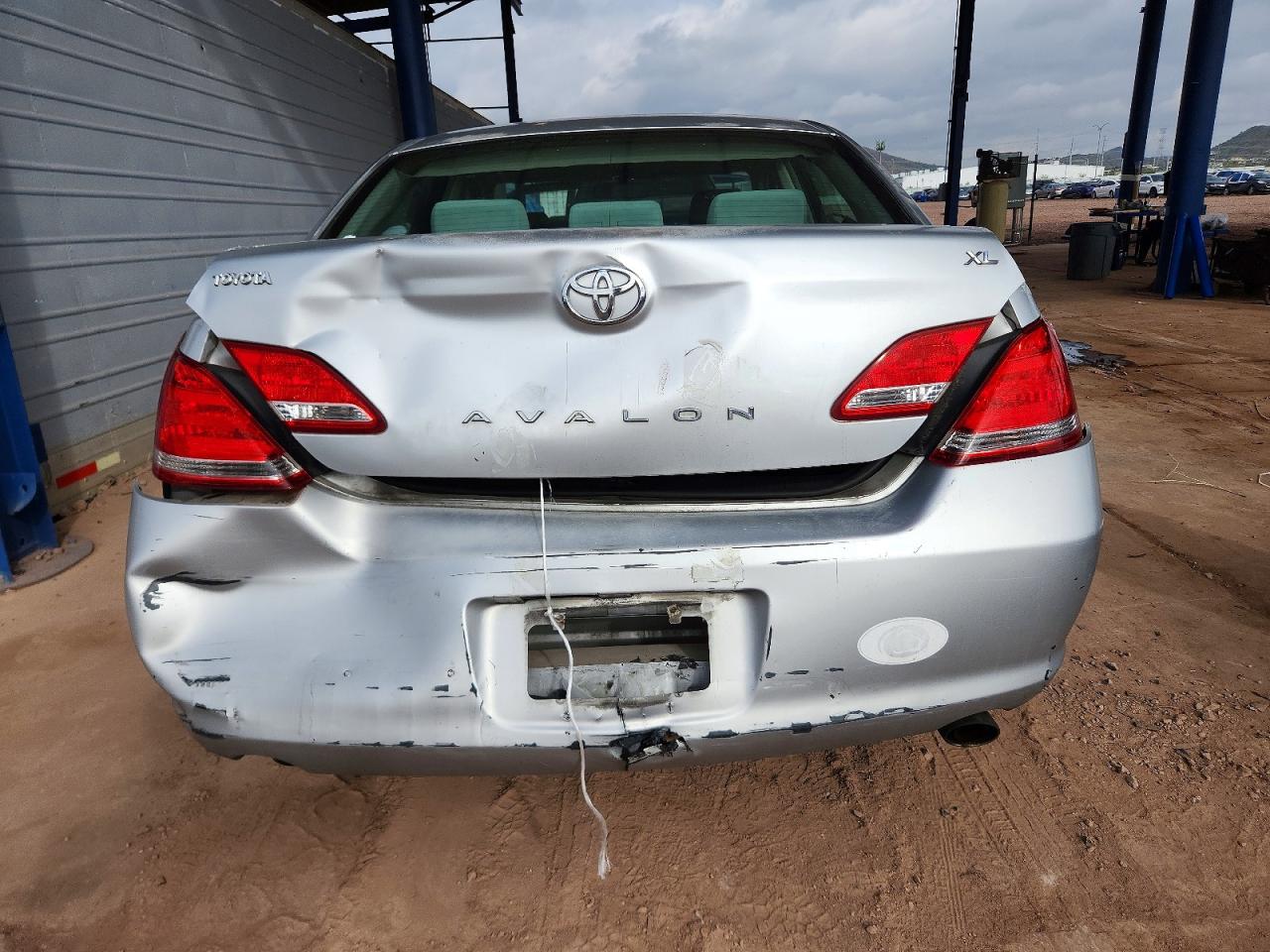 2005 TOYOTA AVALON XL photo 6