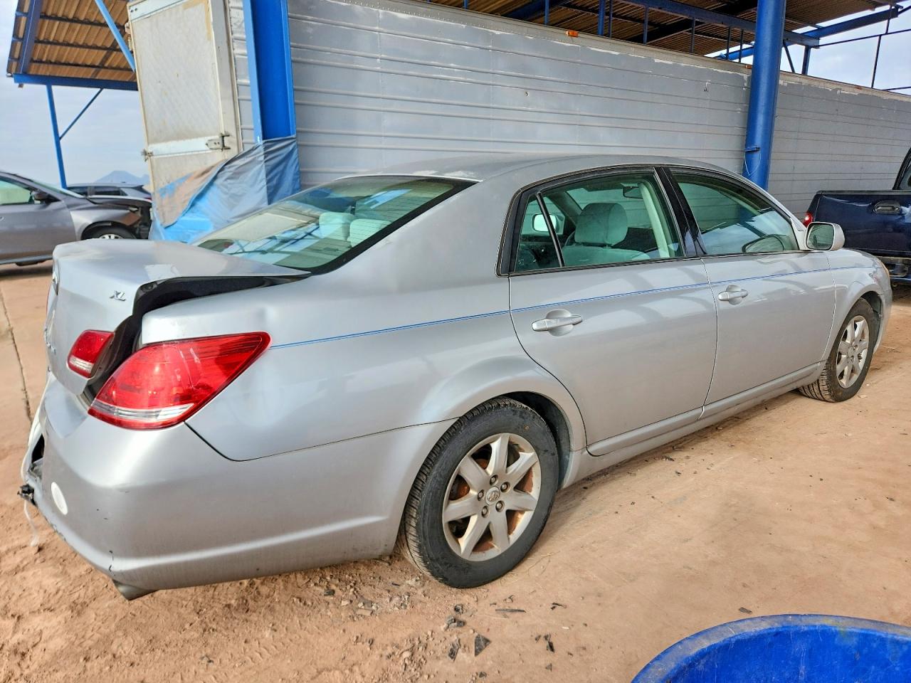 2005 TOYOTA AVALON XL photo 3