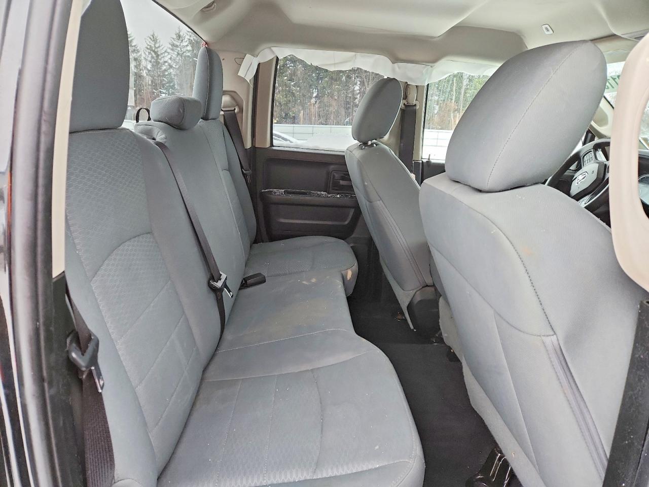 2017 RAM 1500 ST photo 10