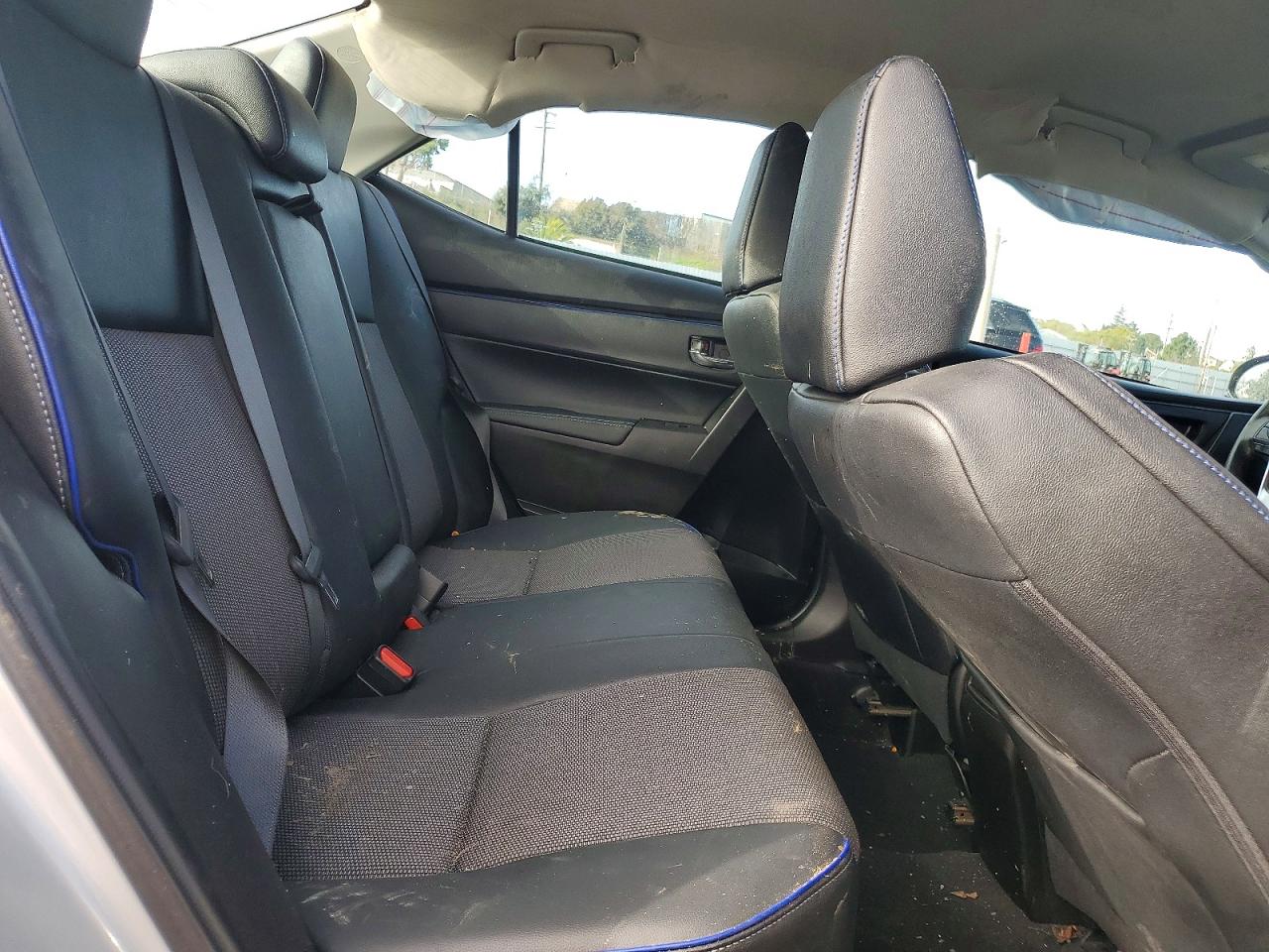 2019 TOYOTA COROLLA L photo 10