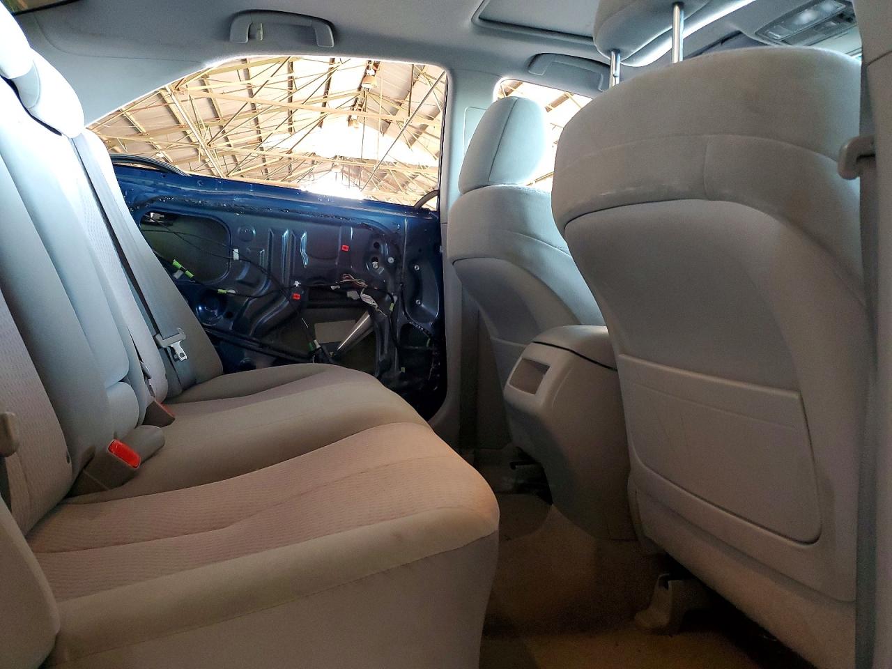 2011 TOYOTA CAMRY BASE photo 19