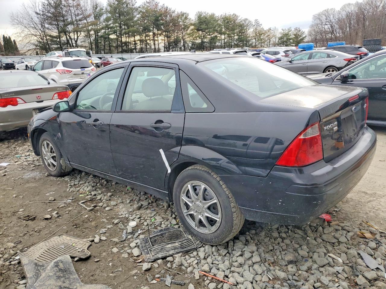 2005 FORD FOCUS ZX4 photo 2