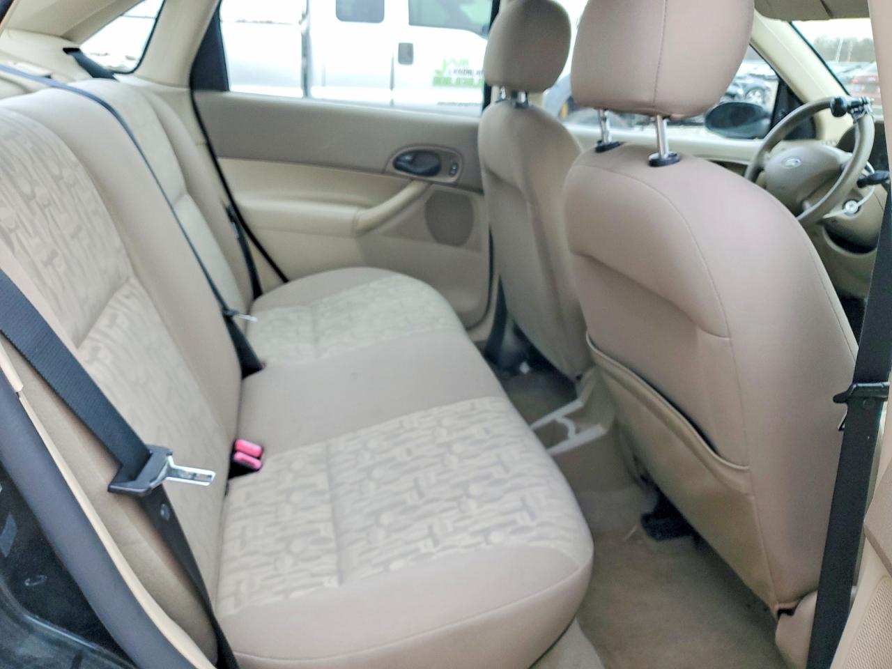 2005 FORD FOCUS ZX4 photo 10
