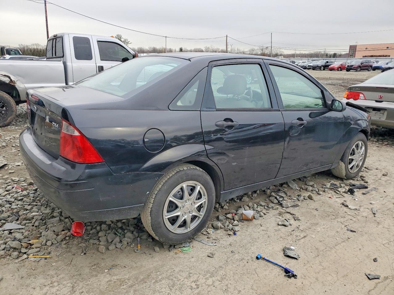 2005 FORD FOCUS ZX4 photo 3