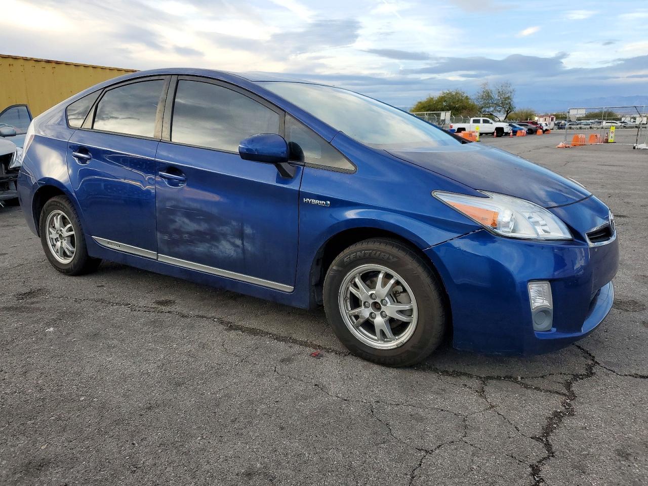 2010 TOYOTA PRIUS photo 4