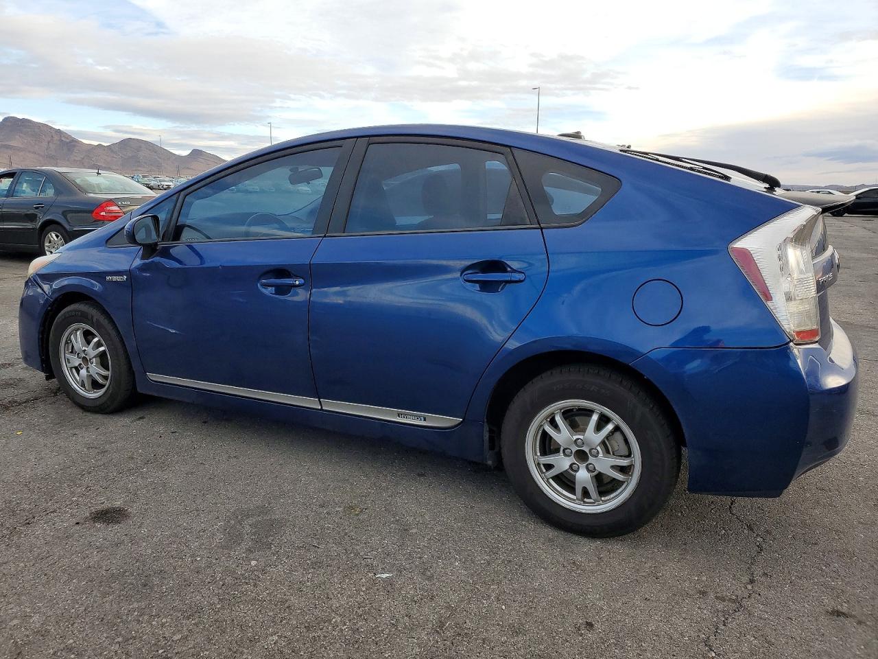 2010 TOYOTA PRIUS photo 2