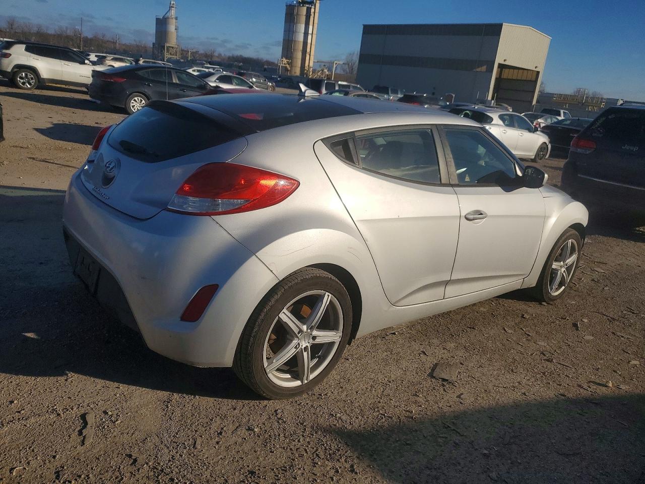 2017 HYUNDAI VELOSTER photo 5