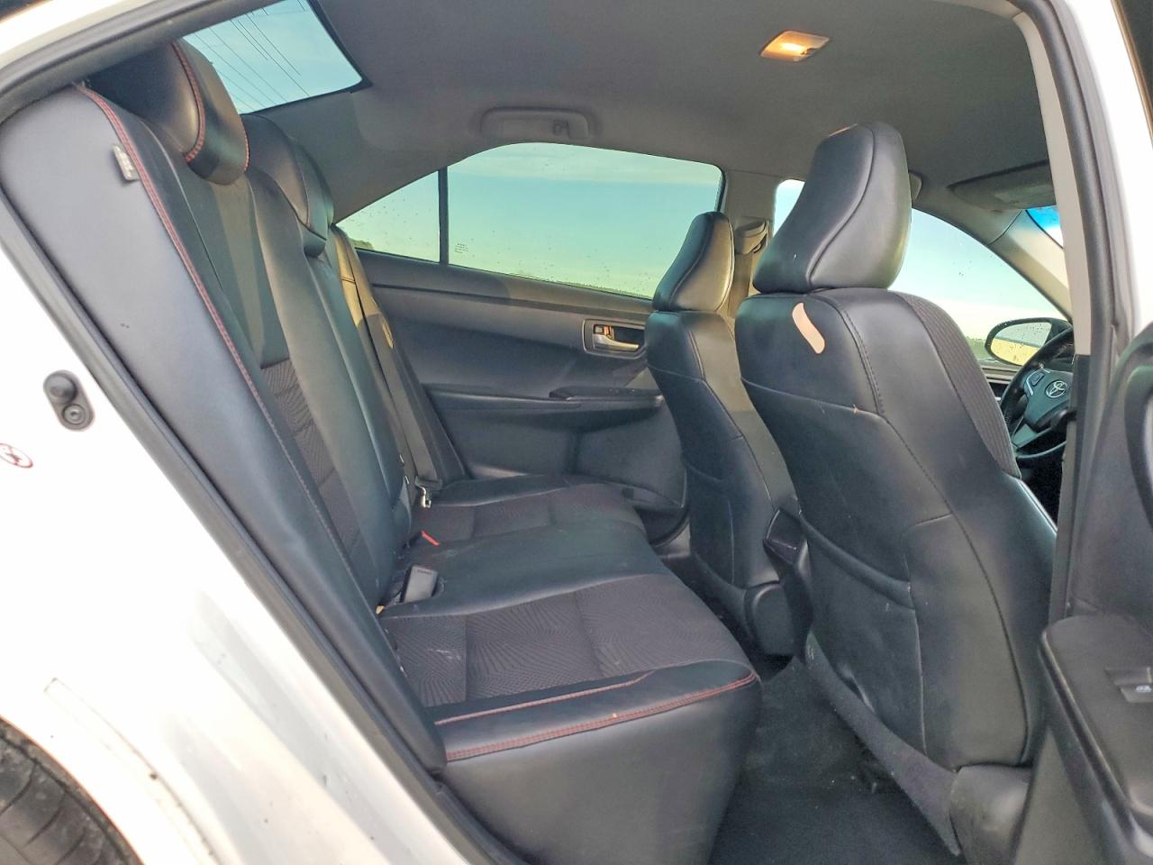 2016 TOYOTA CAMRY LE photo 10