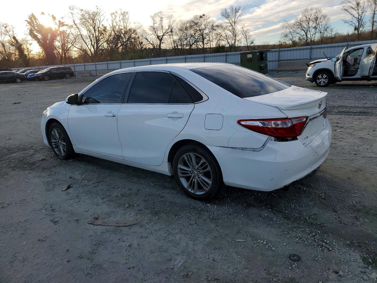 2016 TOYOTA CAMRY LE photo 2