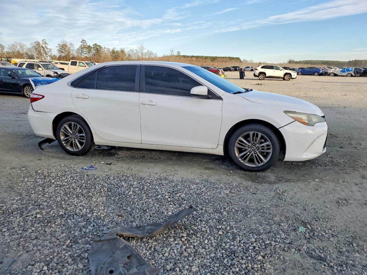 2016 TOYOTA CAMRY LE photo 4