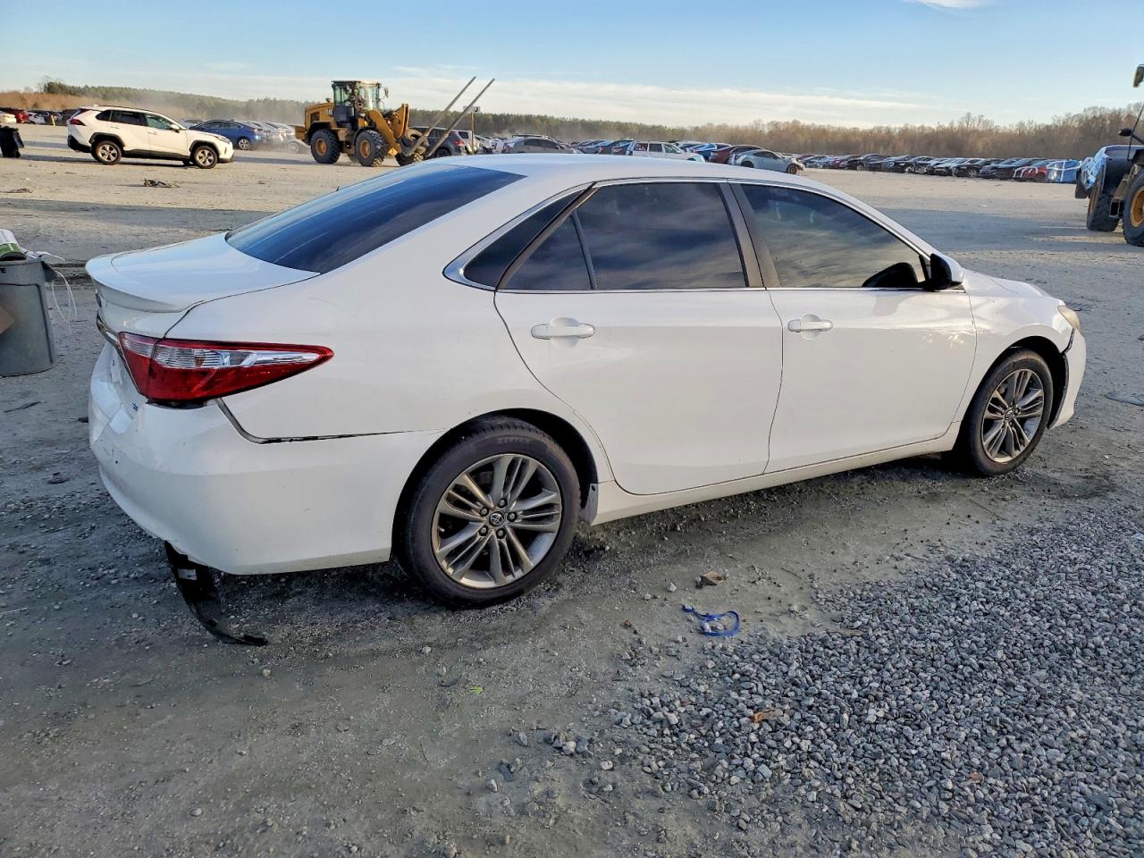 2016 TOYOTA CAMRY LE photo 3