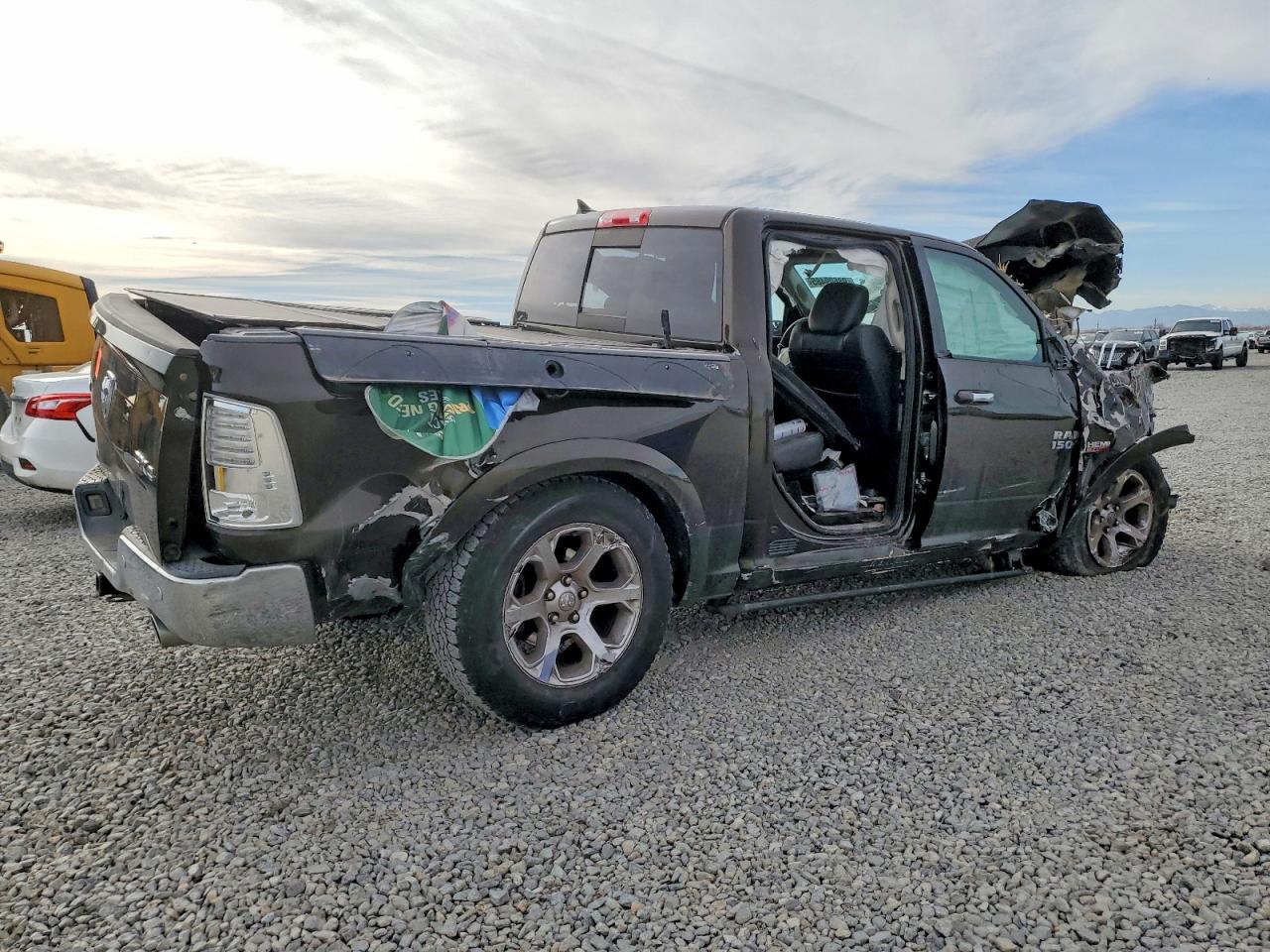 2014 RAM 1500 LARAMIE photo 3