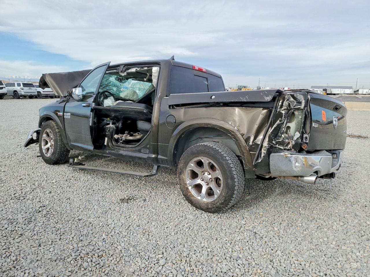 2014 RAM 1500 LARAMIE photo 2