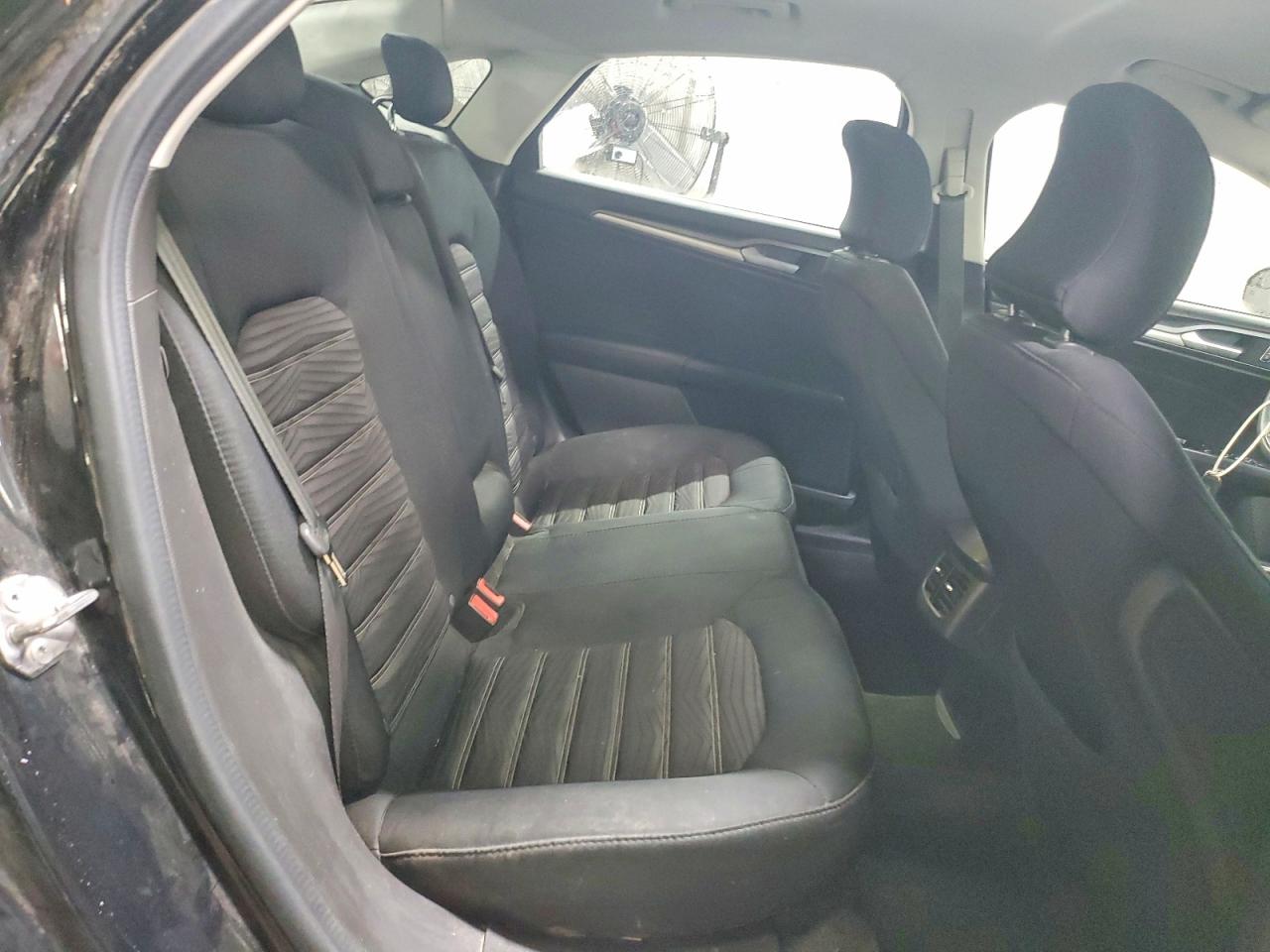 2016 FORD FUSION SE photo 19