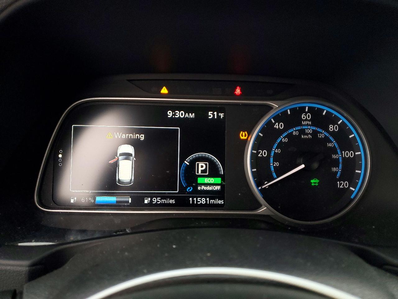 2023 NISSAN LEAF S photo 9