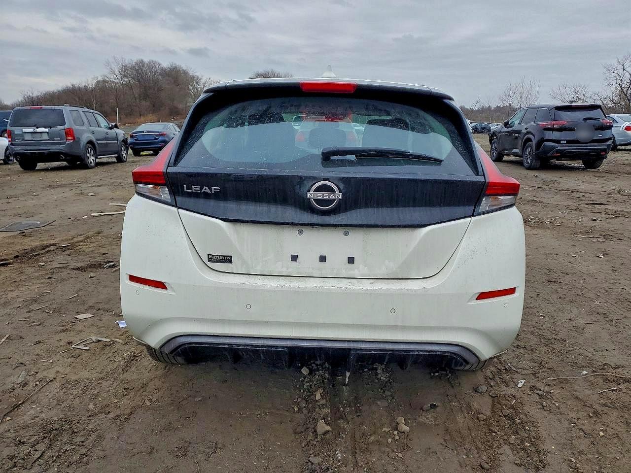 2023 NISSAN LEAF S photo 6
