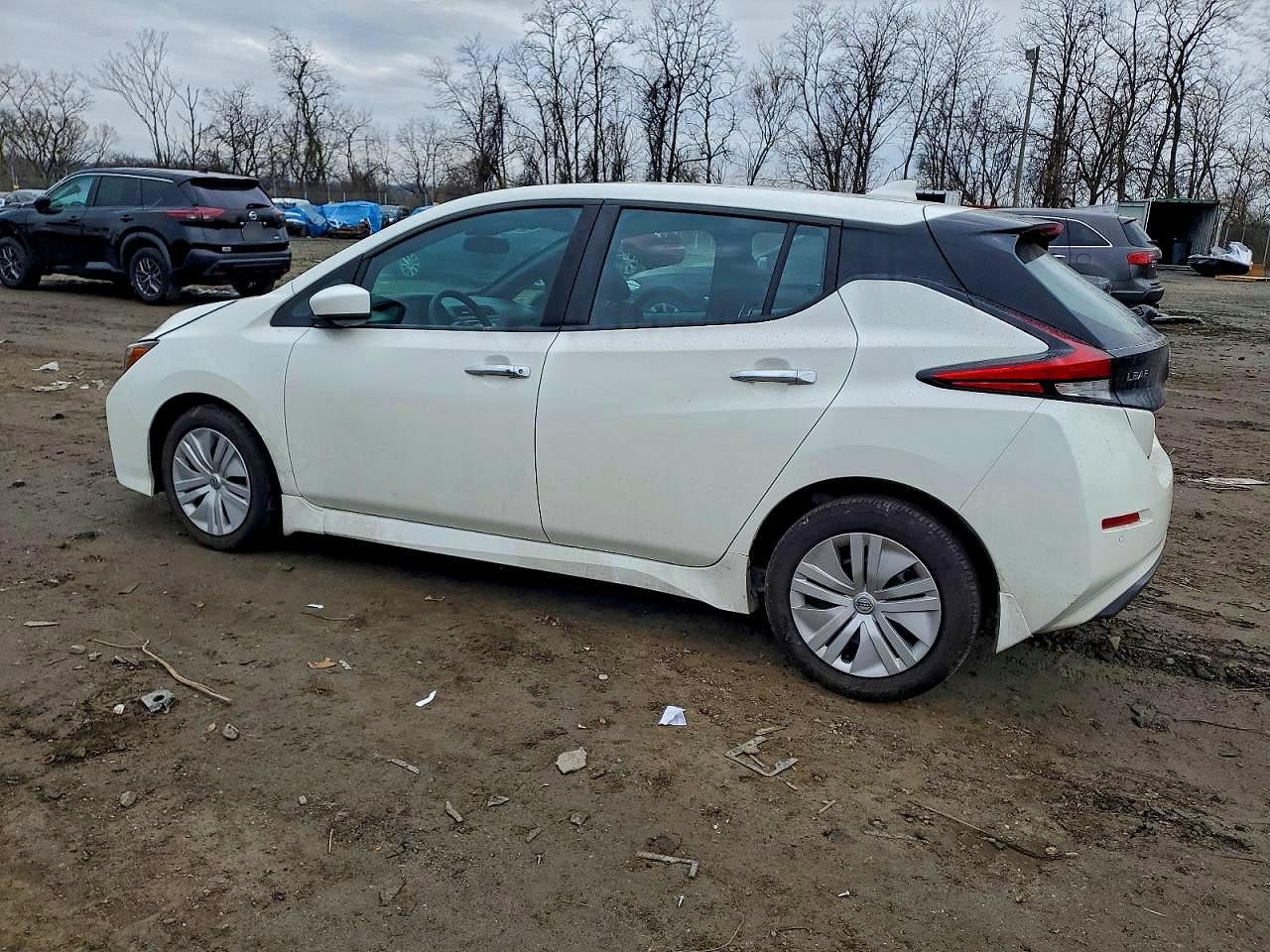 2023 NISSAN LEAF S photo 2