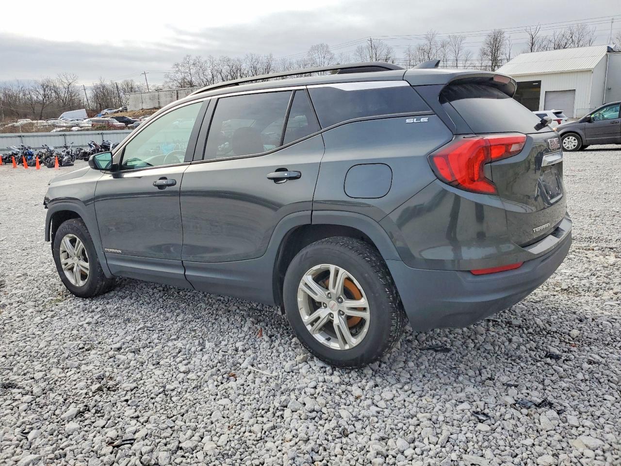 2018 GMC TERRAIN SLE photo 2