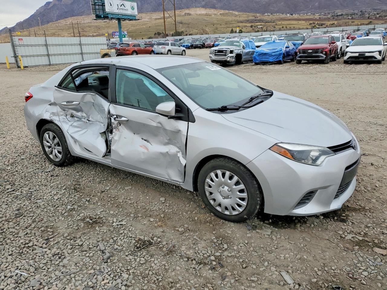 2015 TOYOTA COROLLA L photo 4