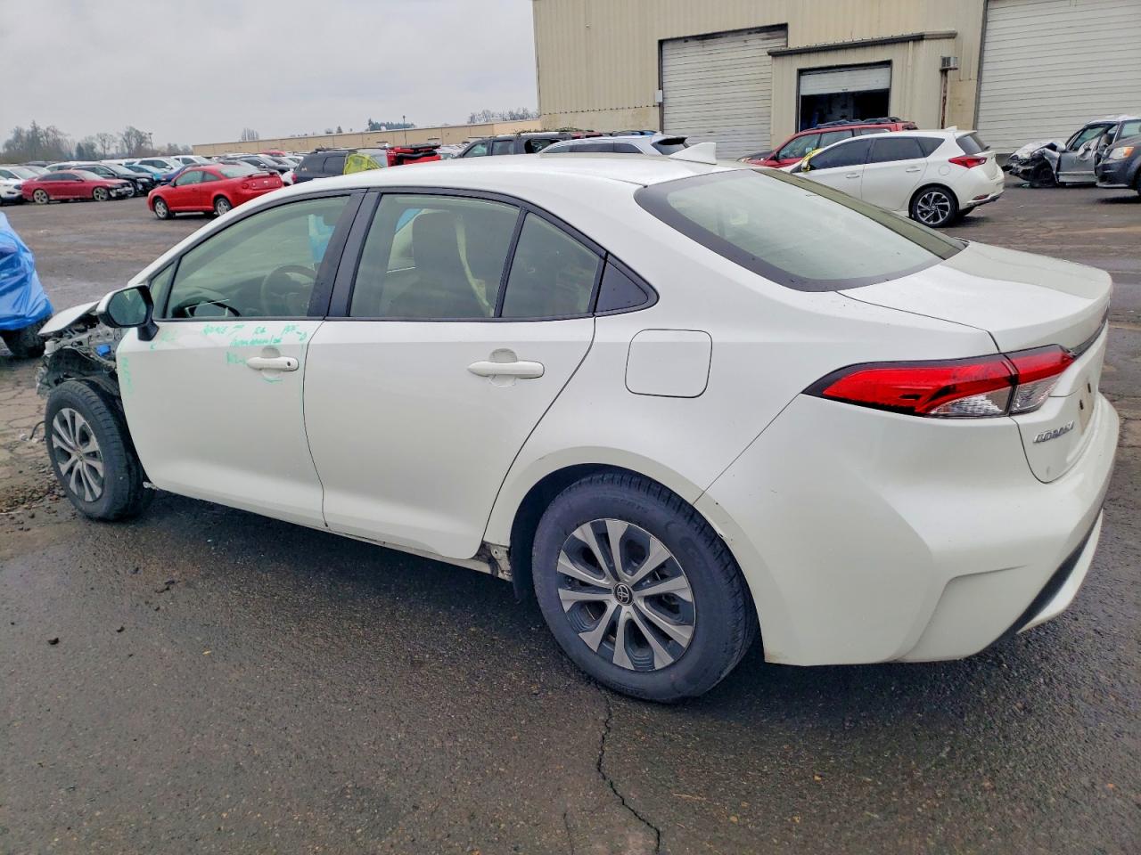 2021 TOYOTA COROLLA LE photo 2