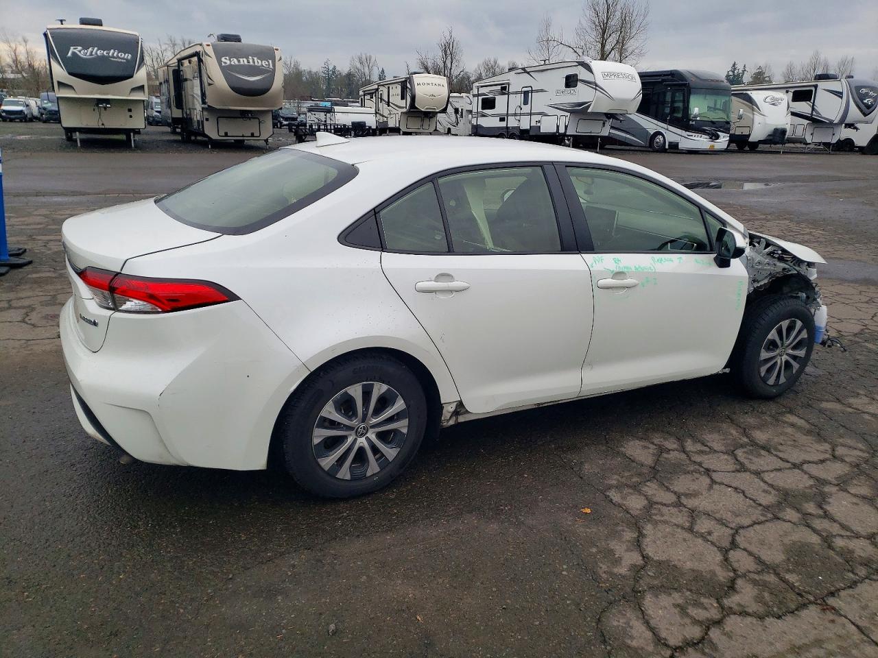 2021 TOYOTA COROLLA LE photo 3